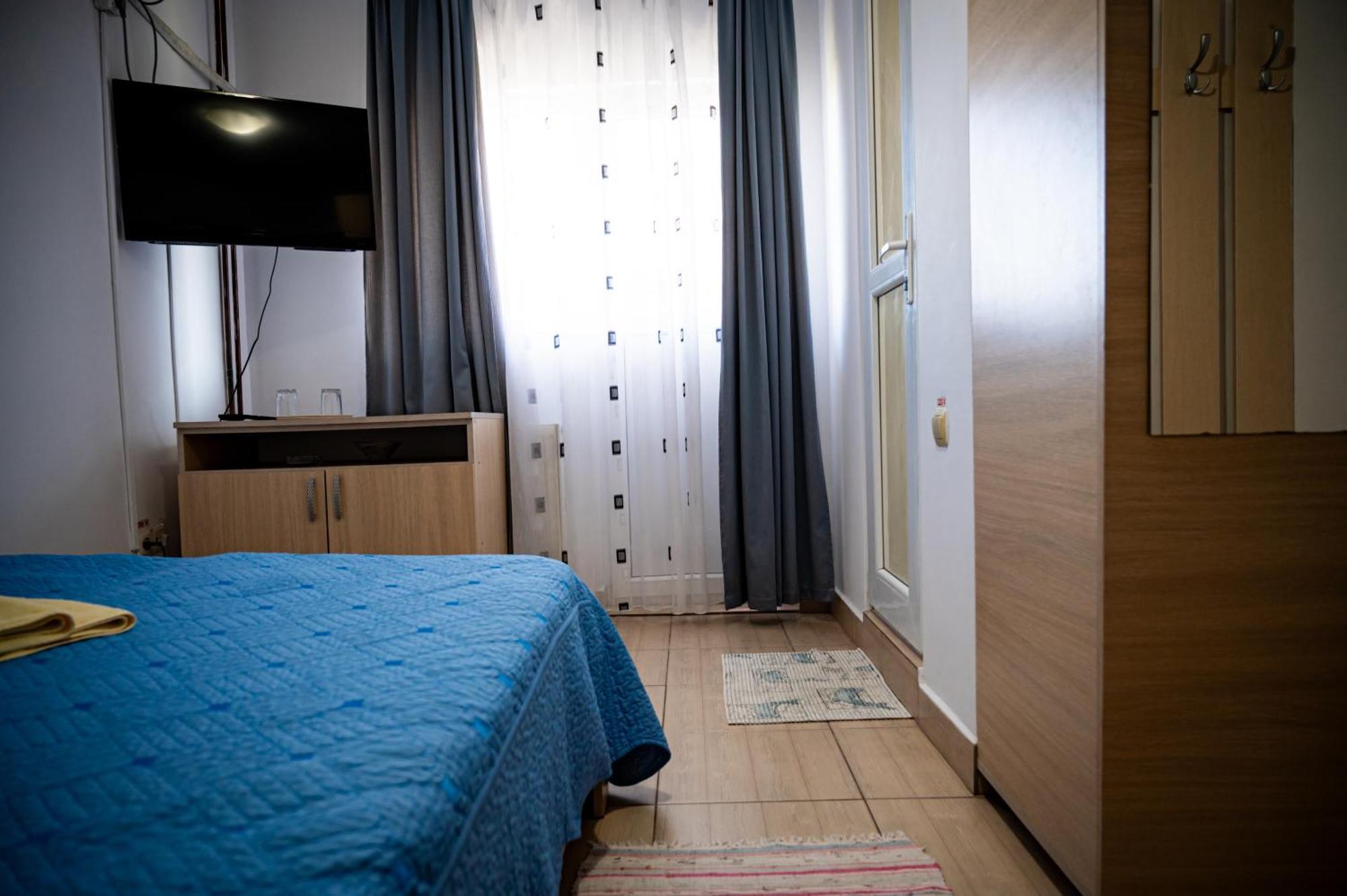 Casa La Dinamo Otel Două Mai Dış mekan fotoğraf