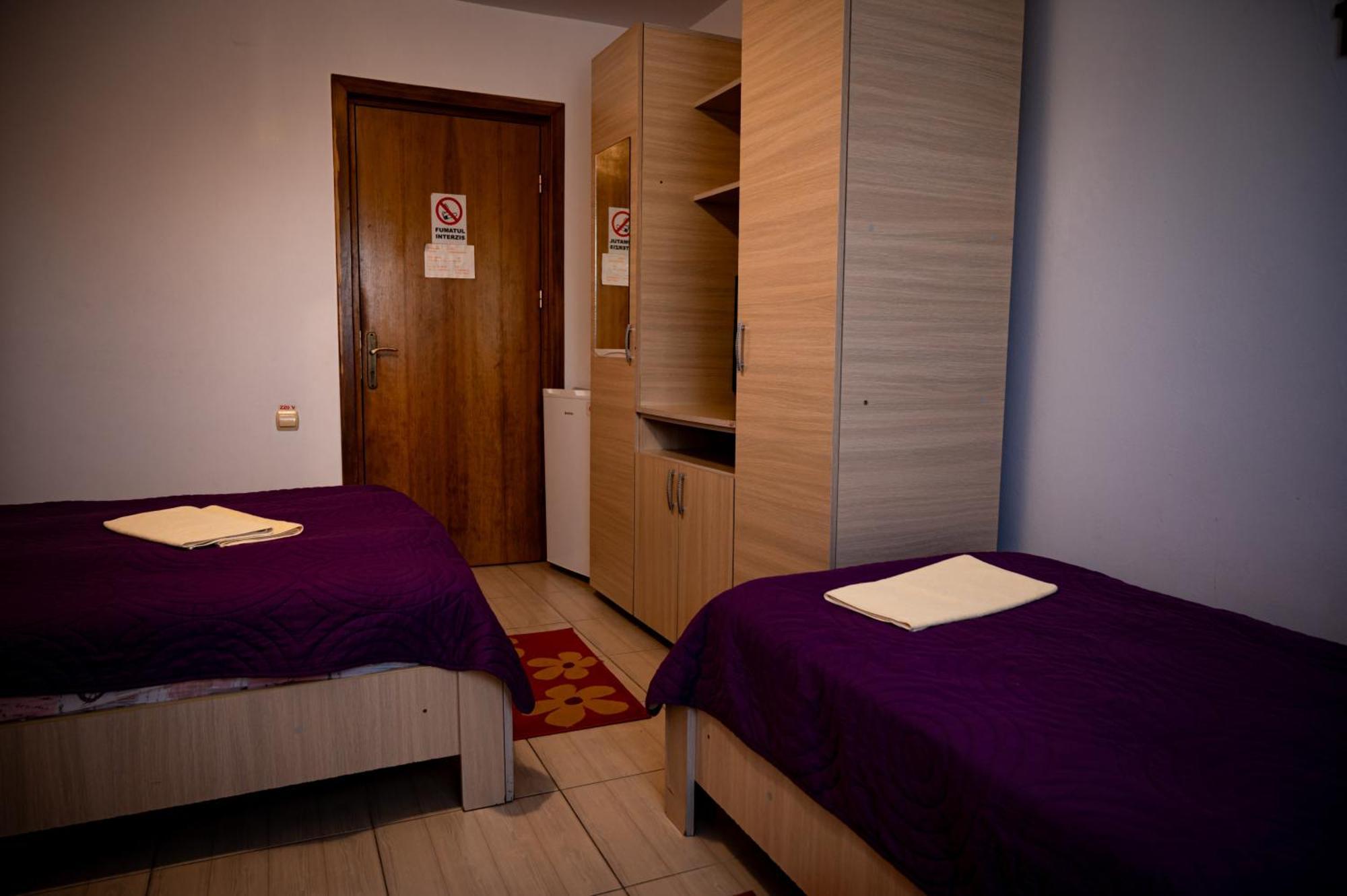 Casa La Dinamo Otel Două Mai Dış mekan fotoğraf